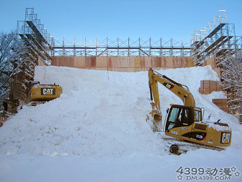 札幌冰雪节海贼王雪雕制作接近尾声