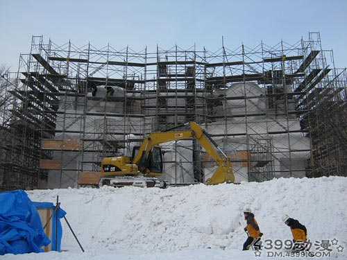 札幌冰雪节海贼王雪雕制作接近尾声