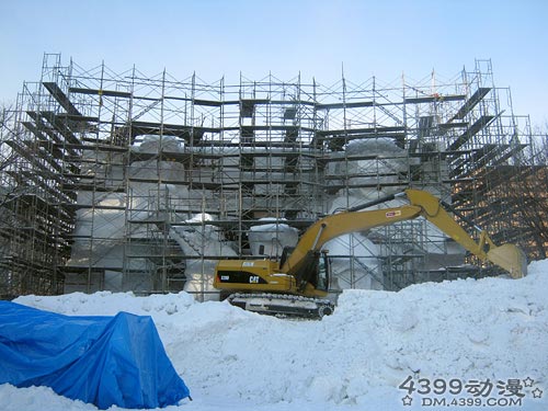 札幌冰雪节海贼王雪雕制作接近尾声