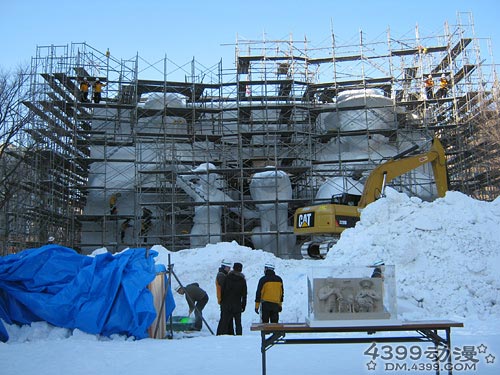 札幌冰雪节海贼王雪雕制作接近尾声